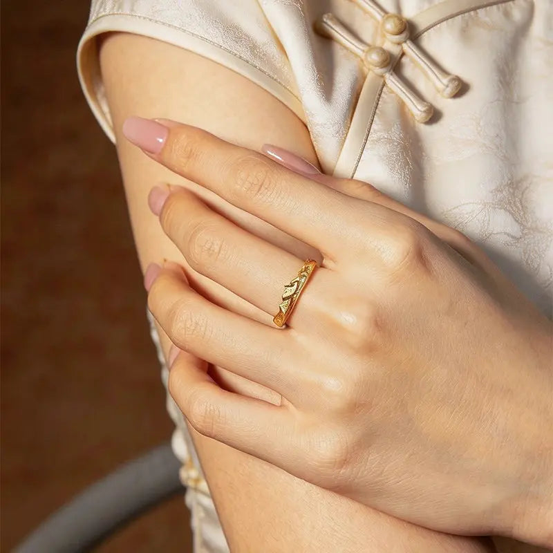 The Majestic Sacred Mountains 18K Gold Ring ZANYÉ
