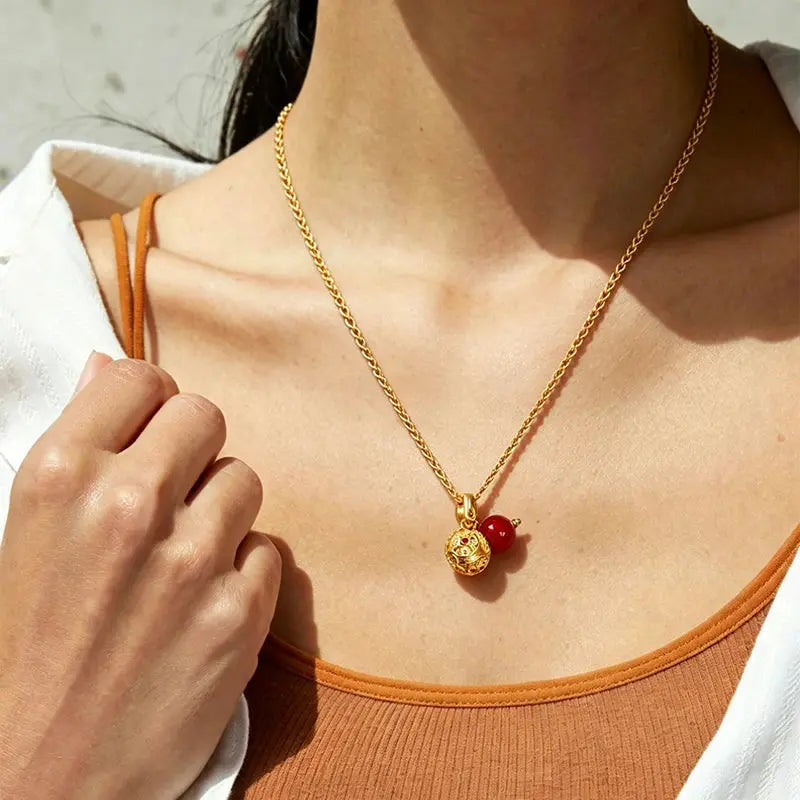 The Gilded Hulu Talisman Necklace ZANYÉ