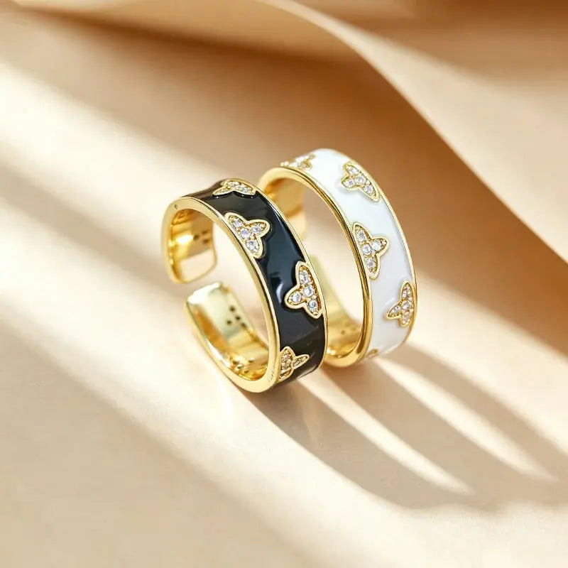 The Alabaster Enamel Ring ZANYÉ