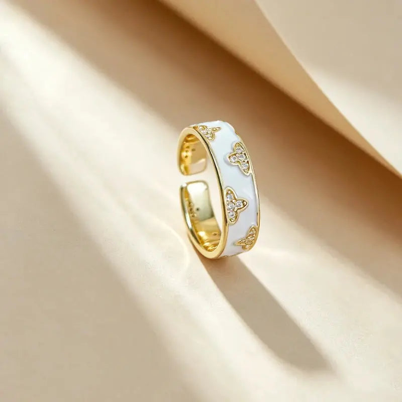 The Alabaster Enamel Ring ZANYÉ